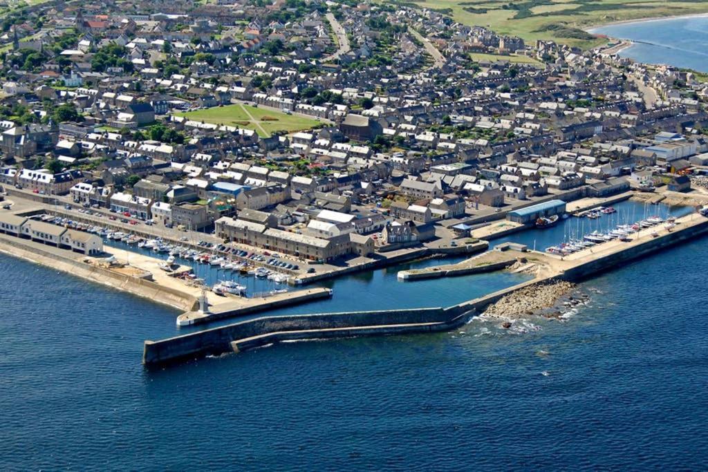 Skerry View - Overlooking The Moray Firth - Close To Beaches, Harbour, Shops And Restaurants Apartment Lossiemouth Bagian luar foto